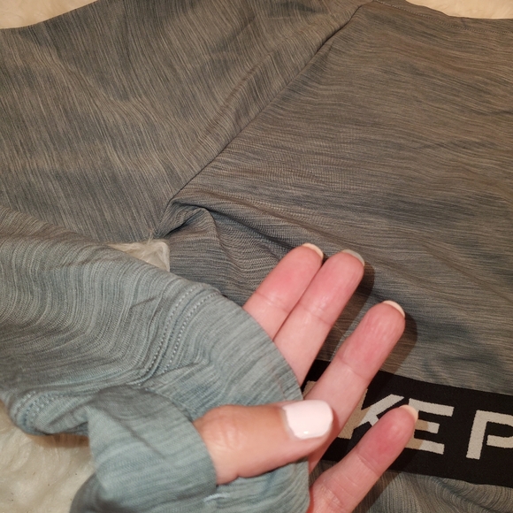NWT Nike Pro 365 DRI-FIT Gray Long Sleeve Crop Top Medium - Picture 13 of 13